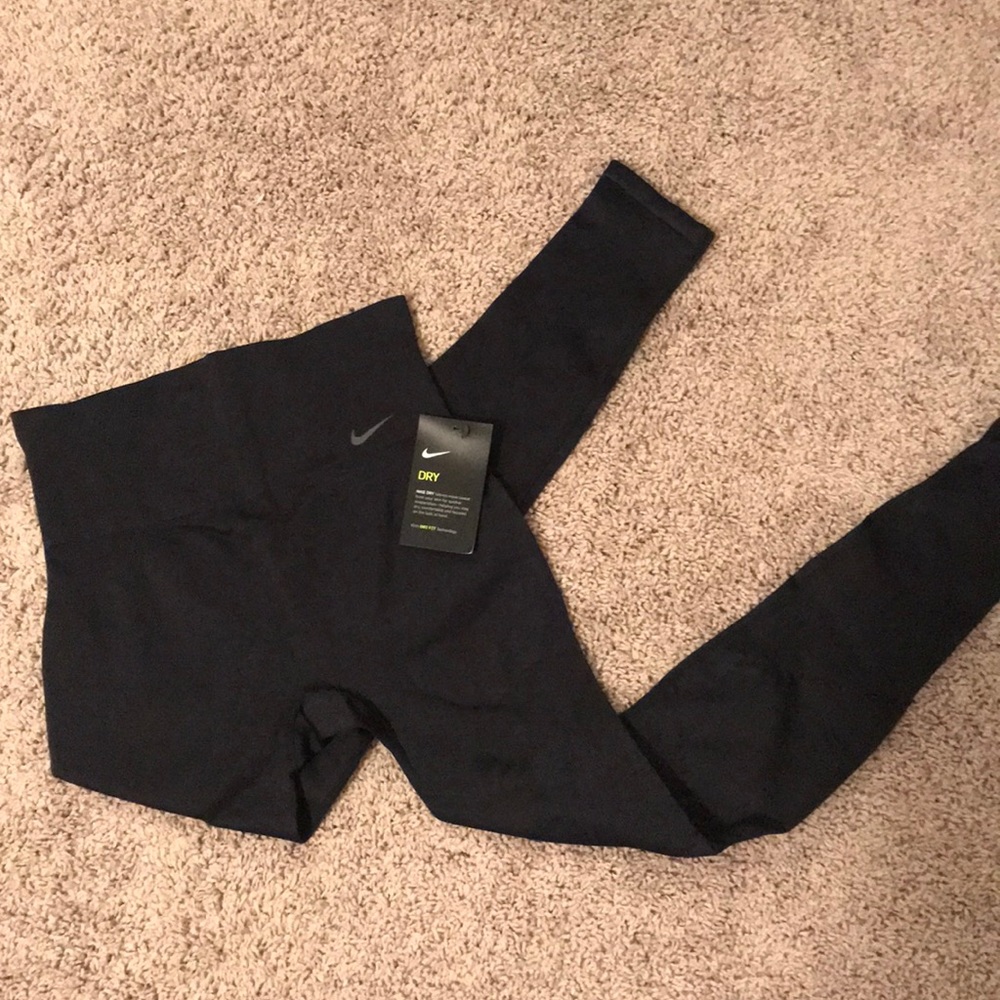 NIKE sculpt, hyper tight fit